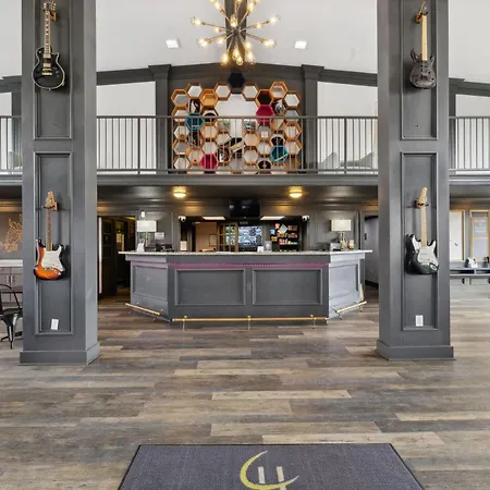 Hillside Crossing Hotel